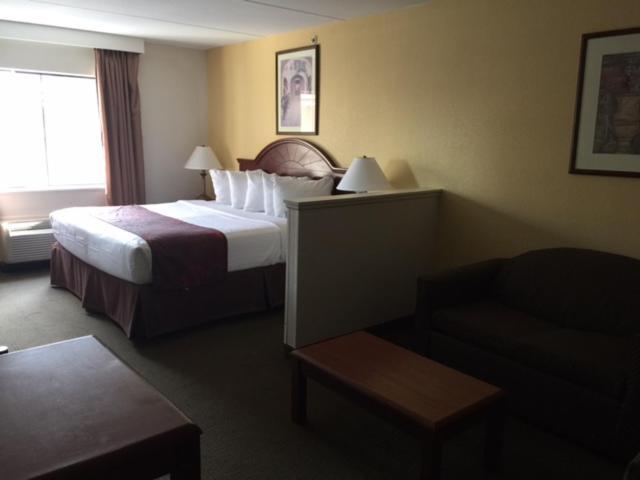 Days Inn & Suites By Wyndham Laurel Near Fort Meade Екстериор снимка