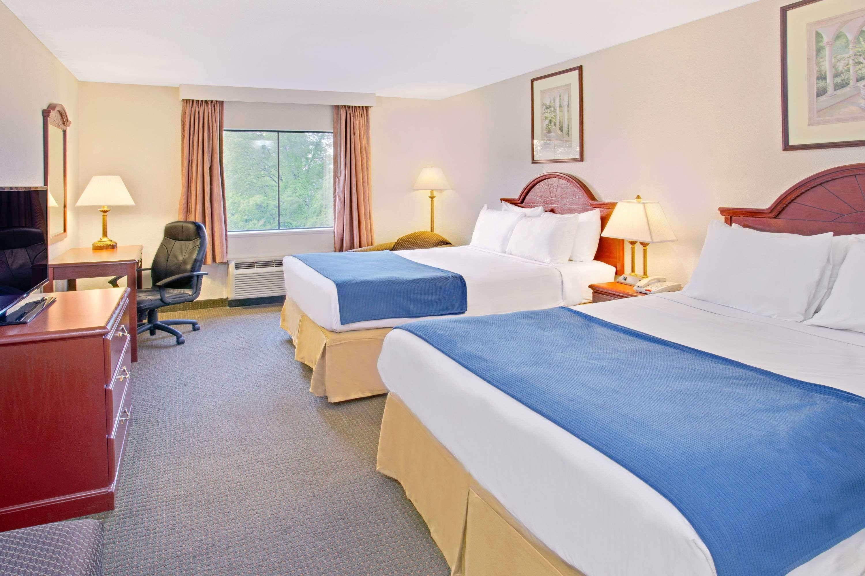 Days Inn & Suites By Wyndham Laurel Near Fort Meade Екстериор снимка