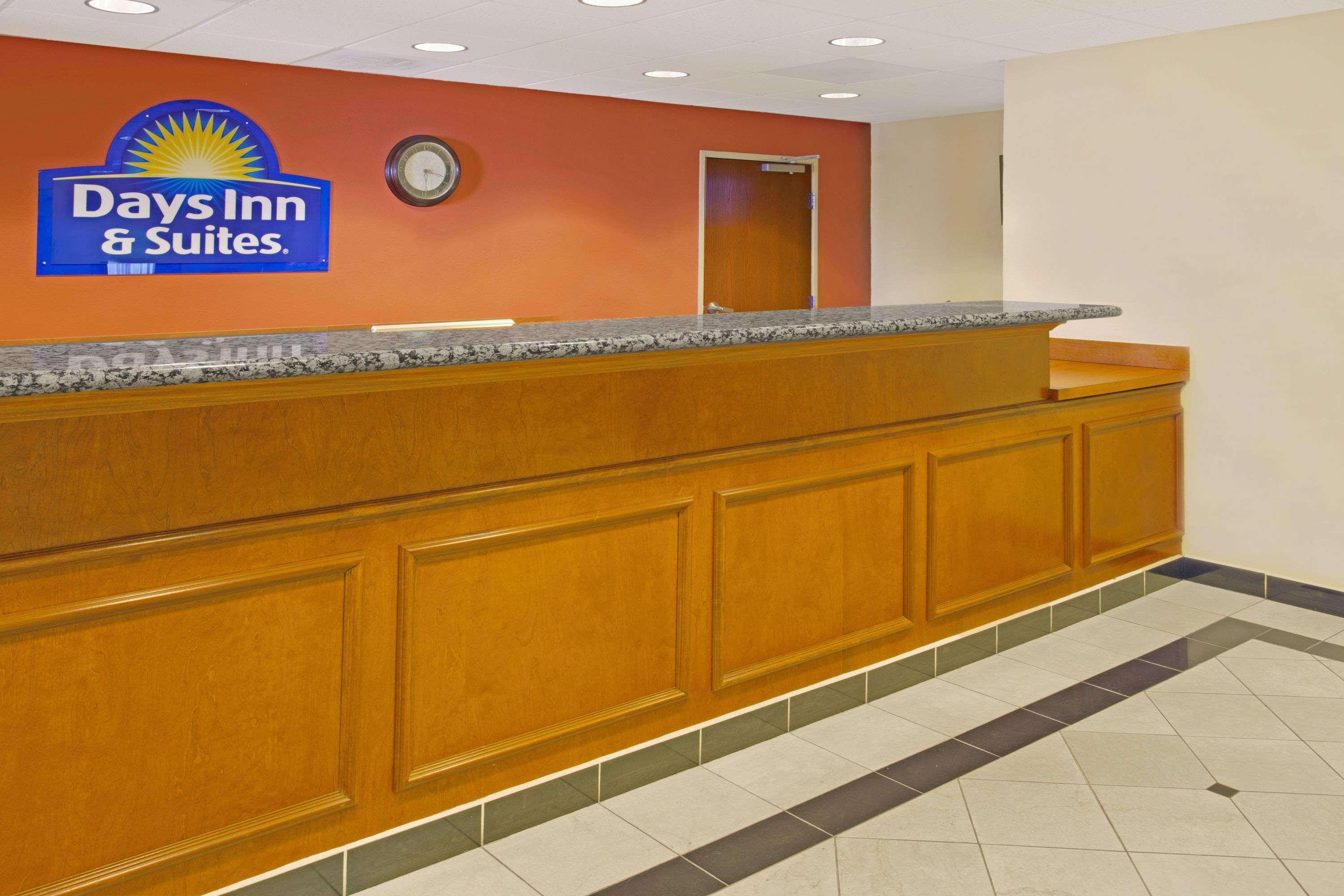 Days Inn & Suites By Wyndham Laurel Near Fort Meade Екстериор снимка