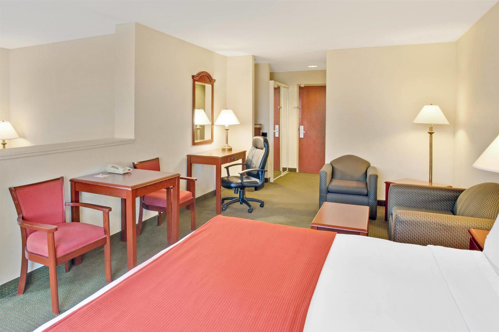 Days Inn & Suites By Wyndham Laurel Near Fort Meade Екстериор снимка